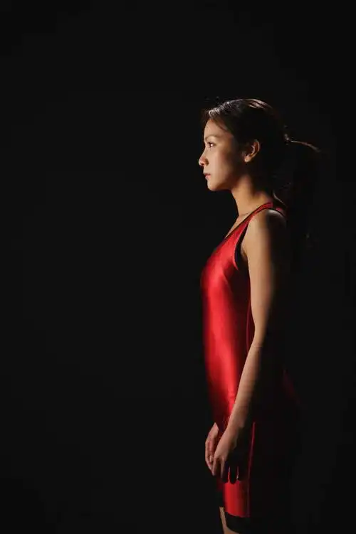 东方人,一个人,运动员,站,竖图,白天,侧面,运动服,锻炼,运动,亚洲,仅