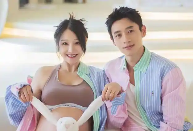 魏晨与爱人相伴近20年,37岁当爸,晒老婆孕照和宝宝脚丫|唱片|谭维维