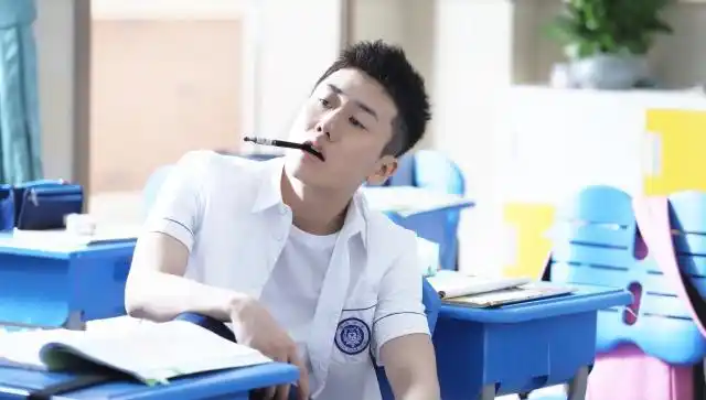 少年派:蒋昱文真实身份大曝光,王胜男瞬间崇拜,钱三一坐不住了_裴音