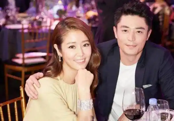 力证感情恩爱后林心如醉心工作,晒闺蜜探班合照频露甜笑状态佳_霍建华