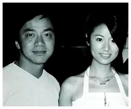 他将成龙推向好莱坞曾与林心如同居八年后娶35岁娇妻肥像球