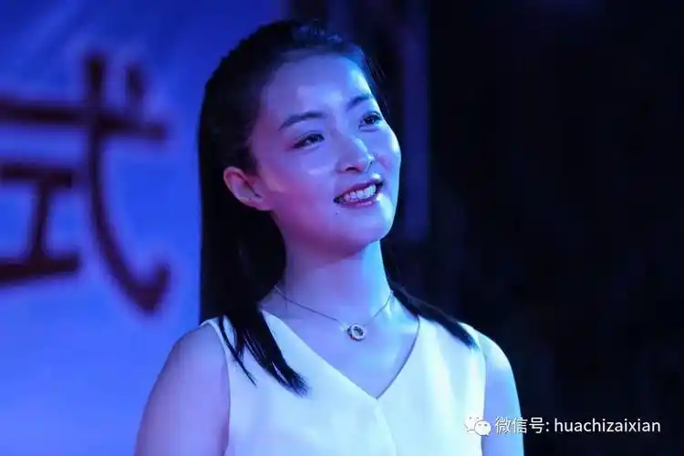 王小妮为华池县林镇乡雷家大院啤酒节闭幕文艺晚会助演献唱全程视频