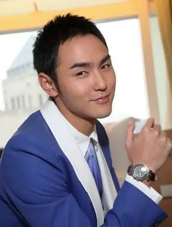 展开全部 圆寸不错啊,可以中间留高一点,两边薄一点,貌似阮经天留过