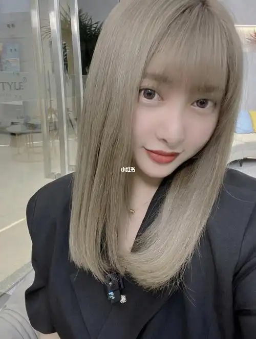 亚麻灰金色_亚麻灰_接头发_烫发_名豪公馆自由行热门攻略_染发_美发