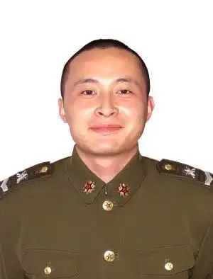 抗震救灾烈士张鹏魂归故里 万余群众为英雄送行