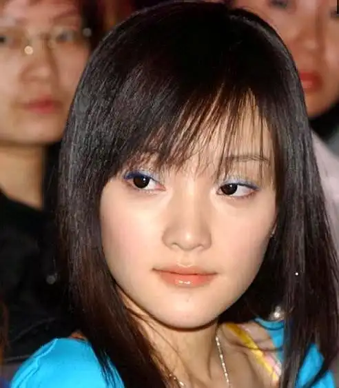 李小璐14年前天然美照曝光,齐刘海婴儿肥,网友看了忍不住心动