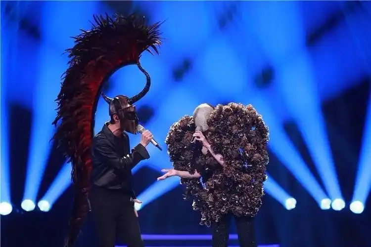 明星演唱会,模特高空秀,魔幻电光舞.这个周末綦江爱琴海又有好戏看了