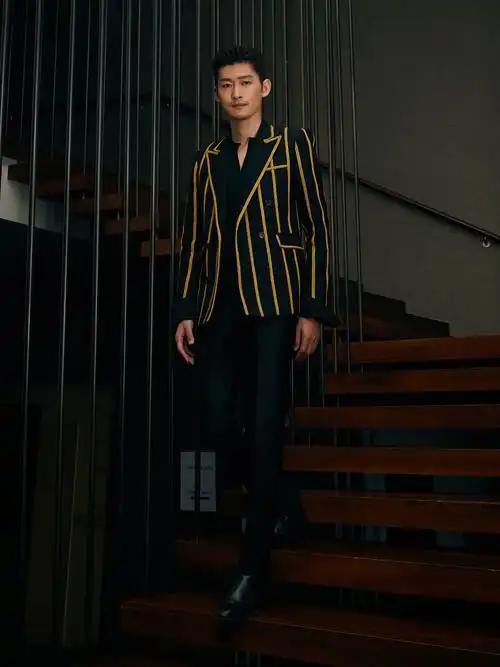 初识张翰还是在《一起来看流星雨》中,那个帅气非常,专横跋扈的富家