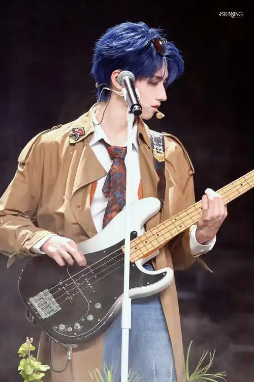 啊啊啊啊朱志鑫 一次比一次惊艳的演唱会造型舞台的神!