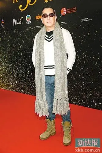 黄秋生角逐金像奖影帝得奖会在台上哭