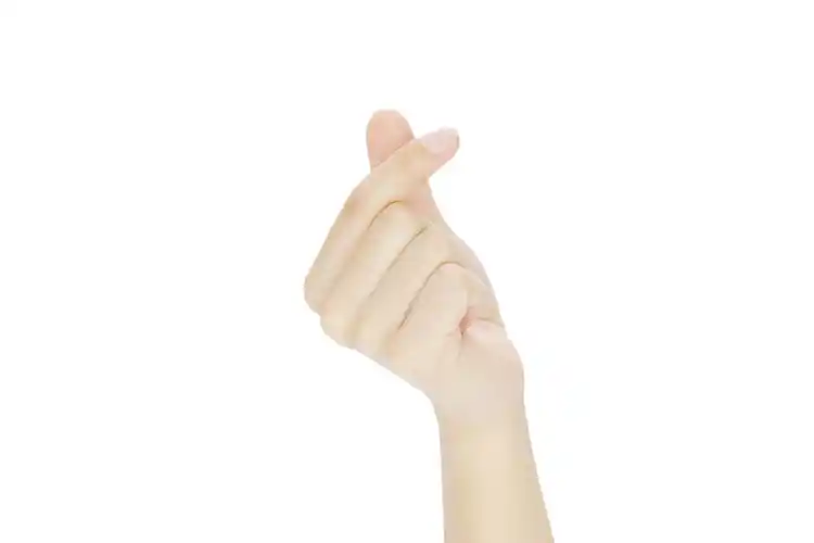 白底手势笔芯比心爱心人物手势