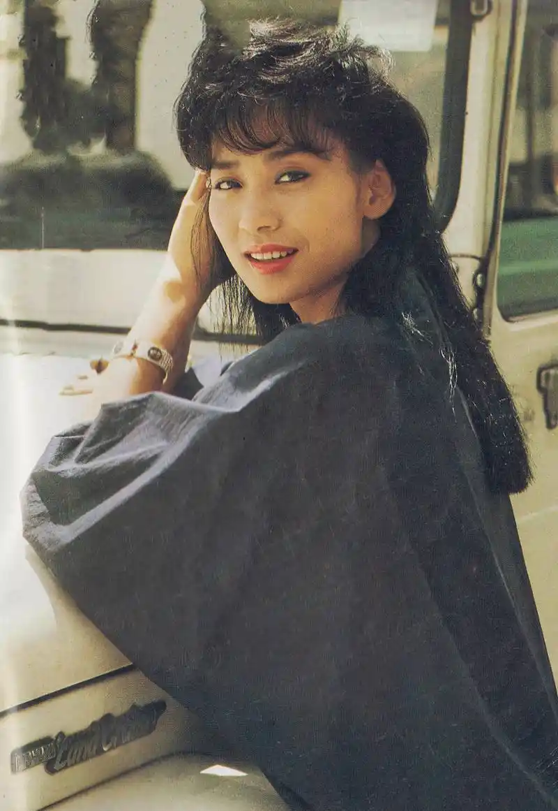 "情歌天后"邝美云,拒嫁富商之子,凭借自己努力成为珠宝大亨!