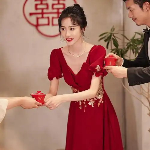 中式订婚礼瘦长回门夏季礼服订婚敬酒刺绣轻奢礼服