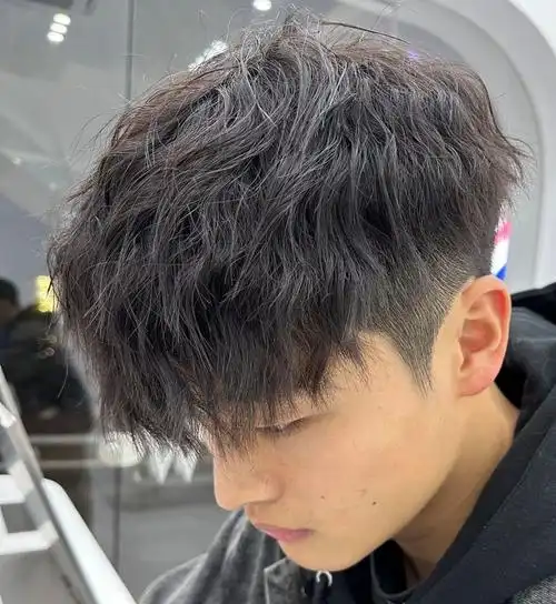 今日发型 #懂你的发型师 #男生发型设计 #烫发 
男士束状纹理烫