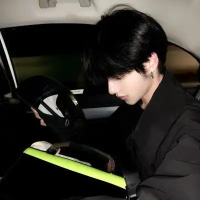 超拽高冷男生头像真人