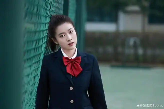张雪迎陆完完毕业照#是超甜美超青春的校服张雪迎高马尾甩出飞扬的