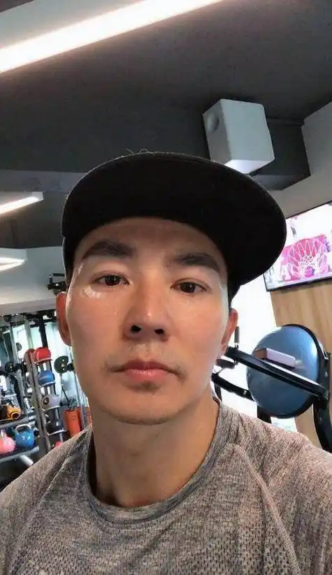 刘畊宏人气继续暴跌,网友:他的身材不是跳操练出来的_直播间_肌肉