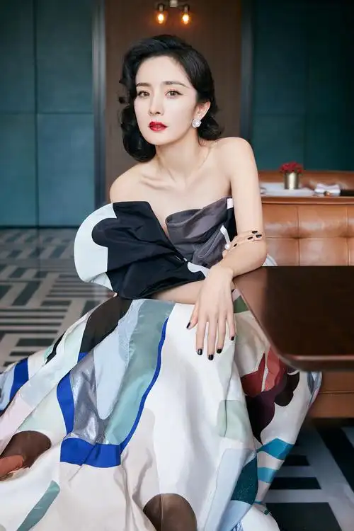 《湖南卫视》跨年活动杨幂《三亚》人像写真杨幂作品信息创作时间2021