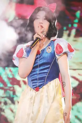 有种"角色扮演"叫范丞丞,扮白雪公主美如画,比女人还有味道