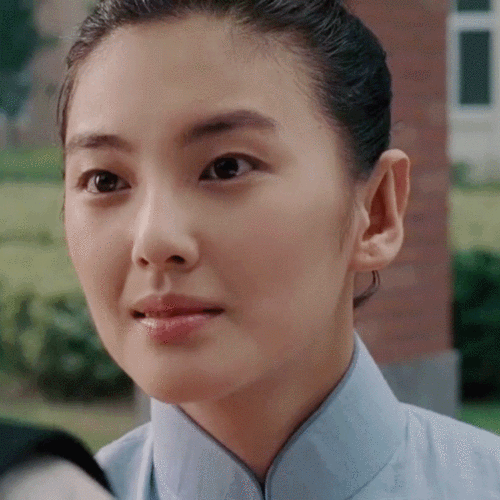 张雨绮演的女老师梦回长江七号央视跨年晚会逐梦筑梦