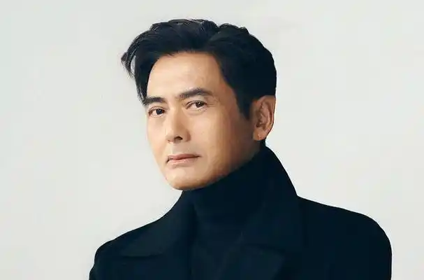 同为"香港之子",周润发和成龙的现状为何并不相同