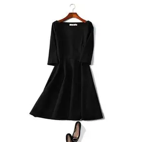 赫本风一字领露肩高腰黑色显瘦连衣裙2023年夏装新款女时尚a字裙