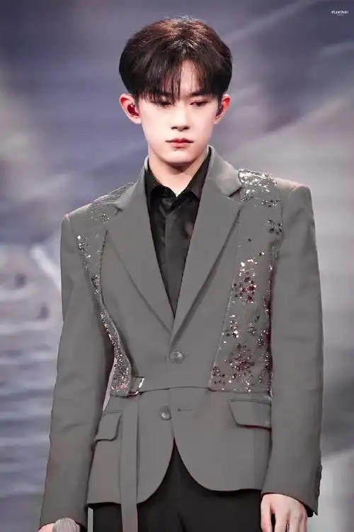 好帅气的崽    @tfboys-易烊千玺  #易烊千玺电影小小的我##四字 易烊