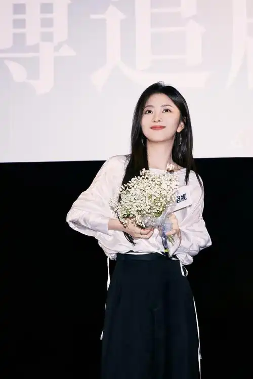 记录今日潇洒率性的两小姐@谭松韵seven,与大家见面很开心