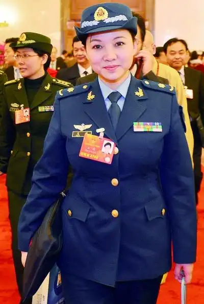 王莉代表(空军政治部文工团国家一级演员):     作为军队文艺工