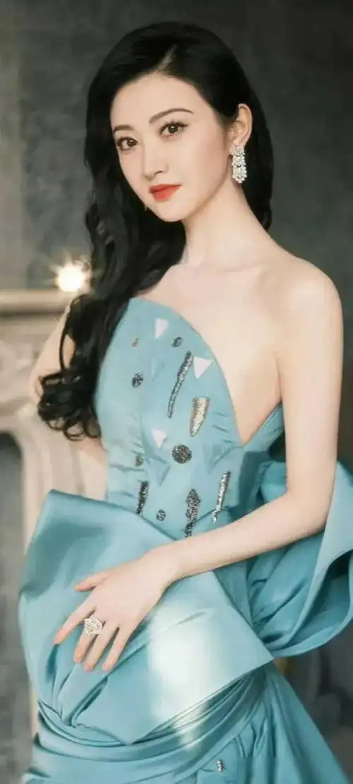 今天,我们将深入探讨景甜写真壁纸的独特魅力,一同感受这个美的绝妙