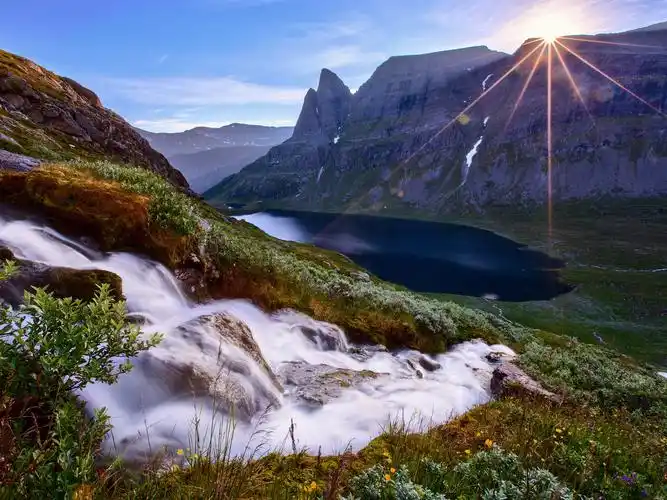 自然山川,太阳光线,坡地,溪流 壁纸 - 1600x1200