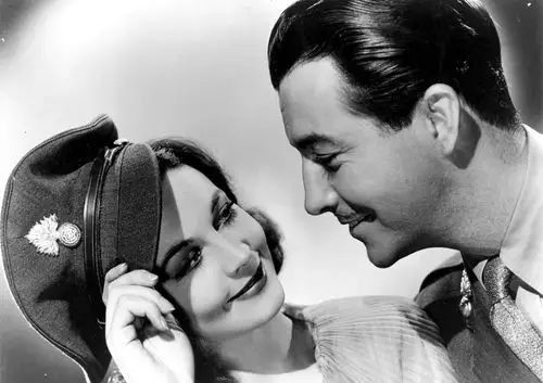 《魂断蓝桥》是一部1940年上映的美国电影,这个影片由好莱坞的传奇女