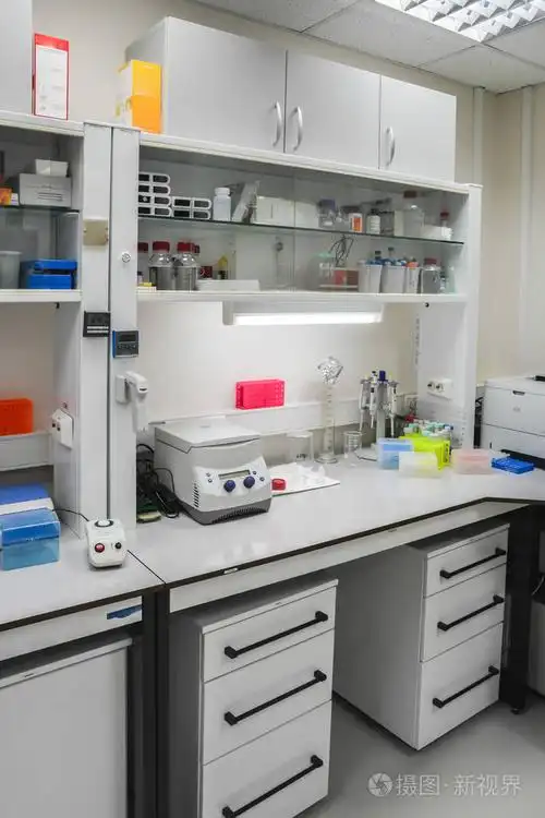 现代化学实验室.房间的内部是为科学研究而配备的