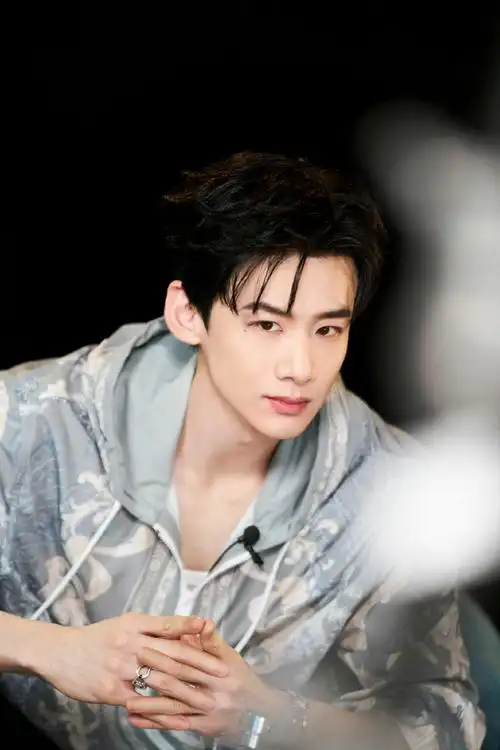 白敬亭照片|白敬亭ins    @白敬亭