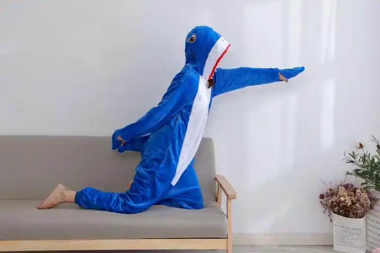 法兰绒卡通连体睡衣男女可爱情侣款秋冬鲨鱼表演服动物演出服装