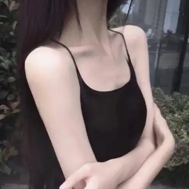 高清性感的女生头像半身控露锁骨图片