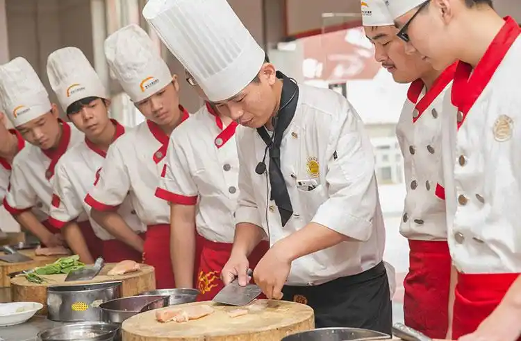 校园图库_湖北新东方烹饪学校_蛋糕培训_西点学校_学西餐_西餐学校