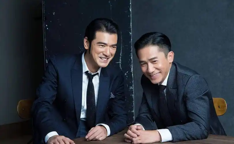 就连另一位男神吴彦祖都表白过金城武: "我想对他说我很喜欢他,可是一