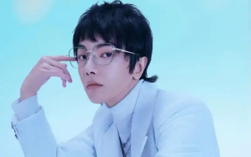 华晨宇代言施洛华眼镜 花花戴眼镜怎么这么好看