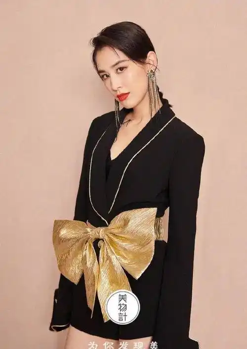 黄圣依百变穿搭,太时尚了!_身材_西装_显得