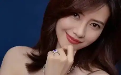 男人心目中的女神高圆圆,颜值巅峰,从头美到脚,岁月不败美人