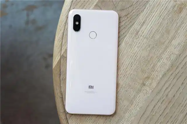 小米8真机最新实拍给它一束光它回你一份极致的温润