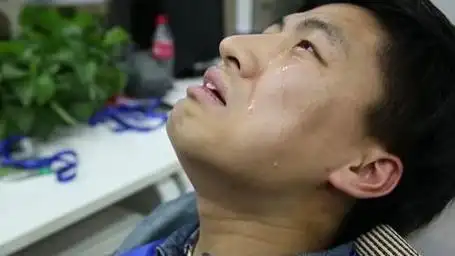 二货闺蜜和男友分手后,失声痛哭,姑娘知道原因后无语了