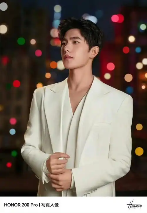 杨洋半框镜好a#杨洋这几张照片好帅呀,不愧是荣耀200系列的代言人