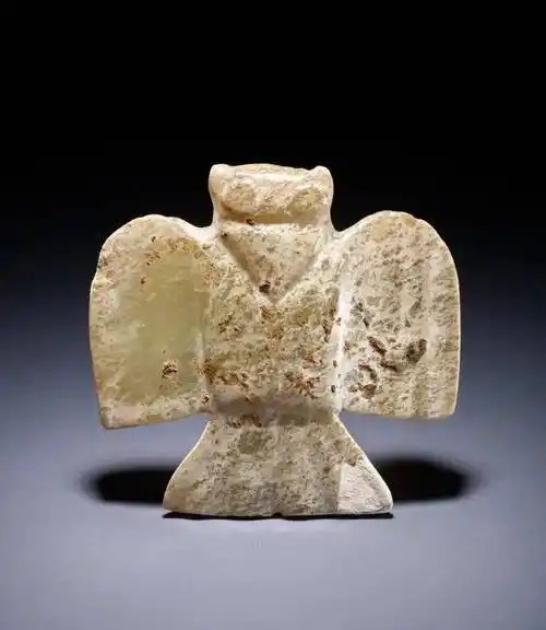 玉鹰材质 玉石时期 红山文化(约公元前3500年)玉石不仅被用来制作礼器