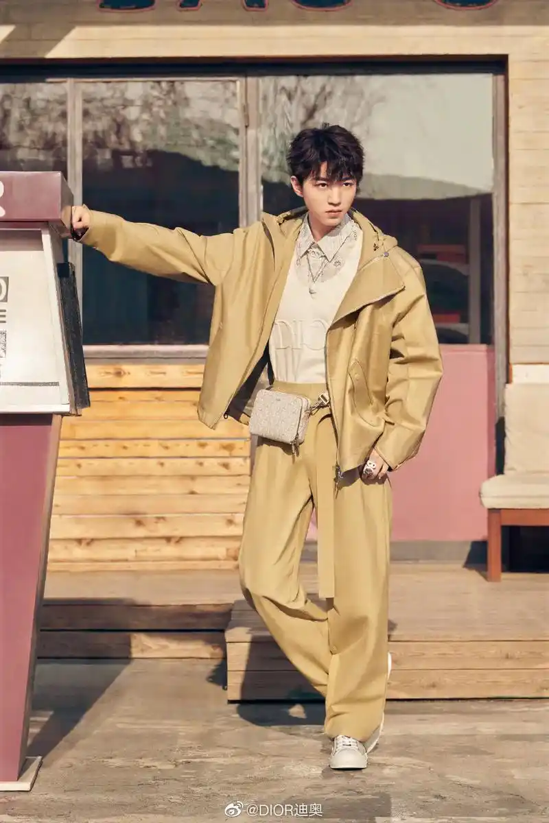 王俊凯 #王俊凯封神高清图片 我希望他誉满全球 我希望他站 - 抖音