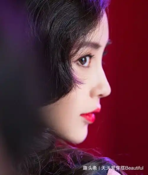 angelababy侧颜照也很美,她大概是360度无死角的.