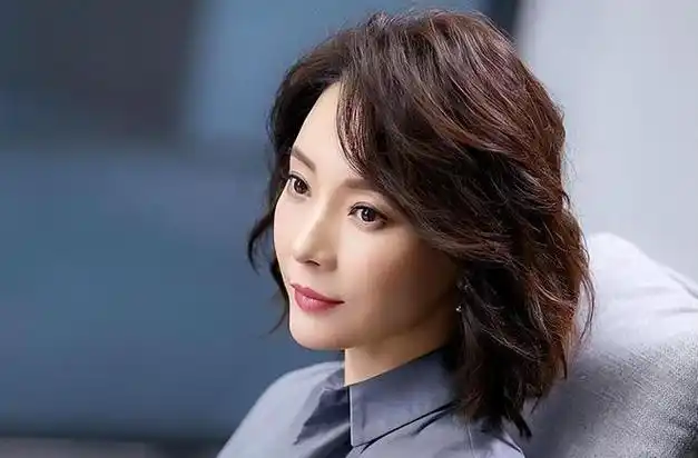 认准这11款"减龄"锁骨发,显年轻很洋气|烫发|刘海|发尾|短发_网易订阅