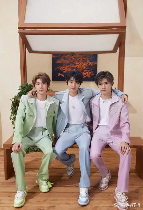 昨晚tfboys十年之约演唱会,他们三个合唱了18首歌,他们唱的每一首歌