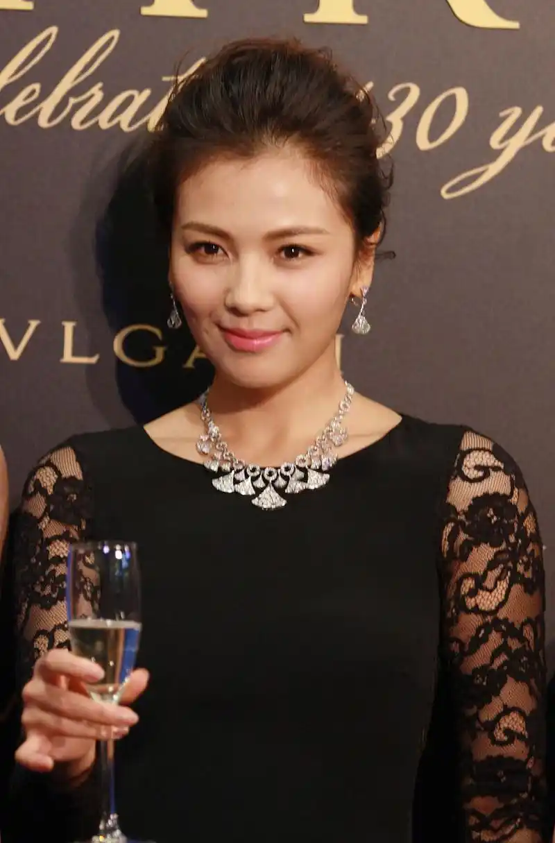 刘涛,算不算是,年轻时不显年轻,年纪大了也不显老那种[左捂脸]?